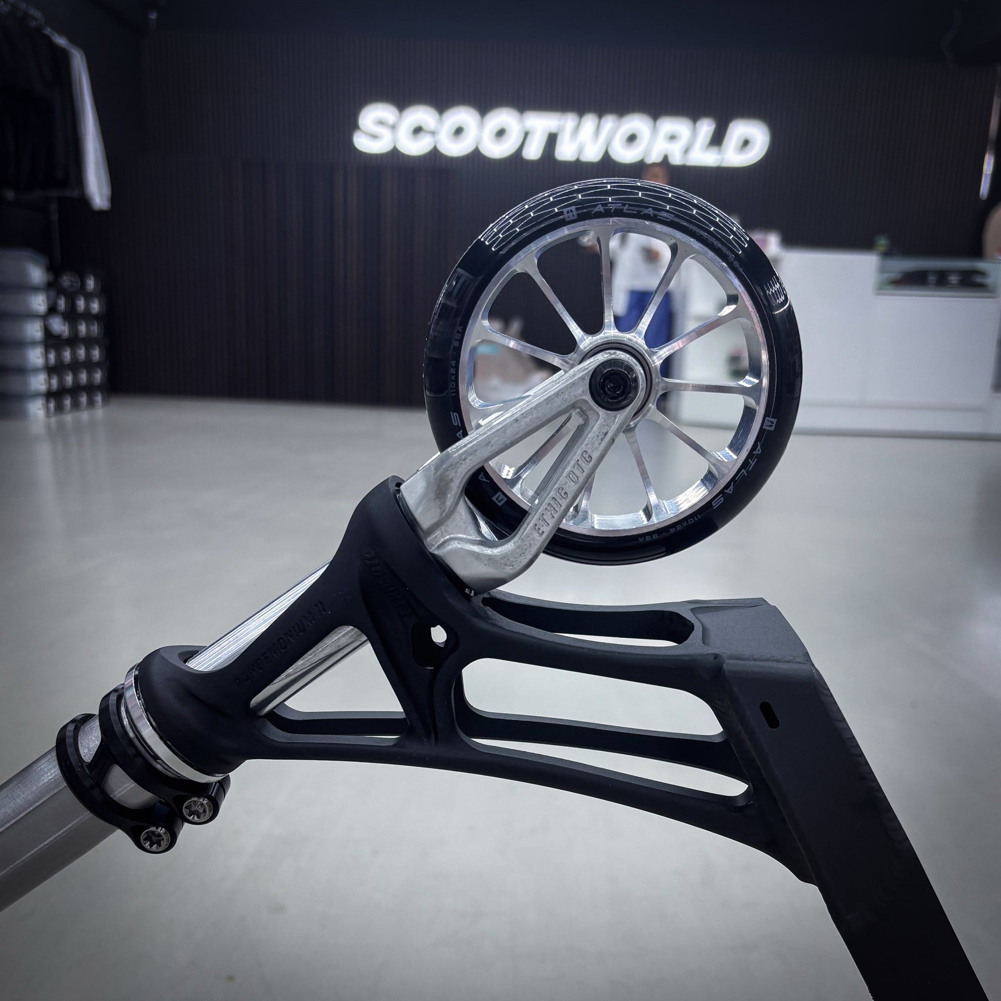 Ethic Pande Wolp Custom Build - Svart/Silver-ScootWorld.se