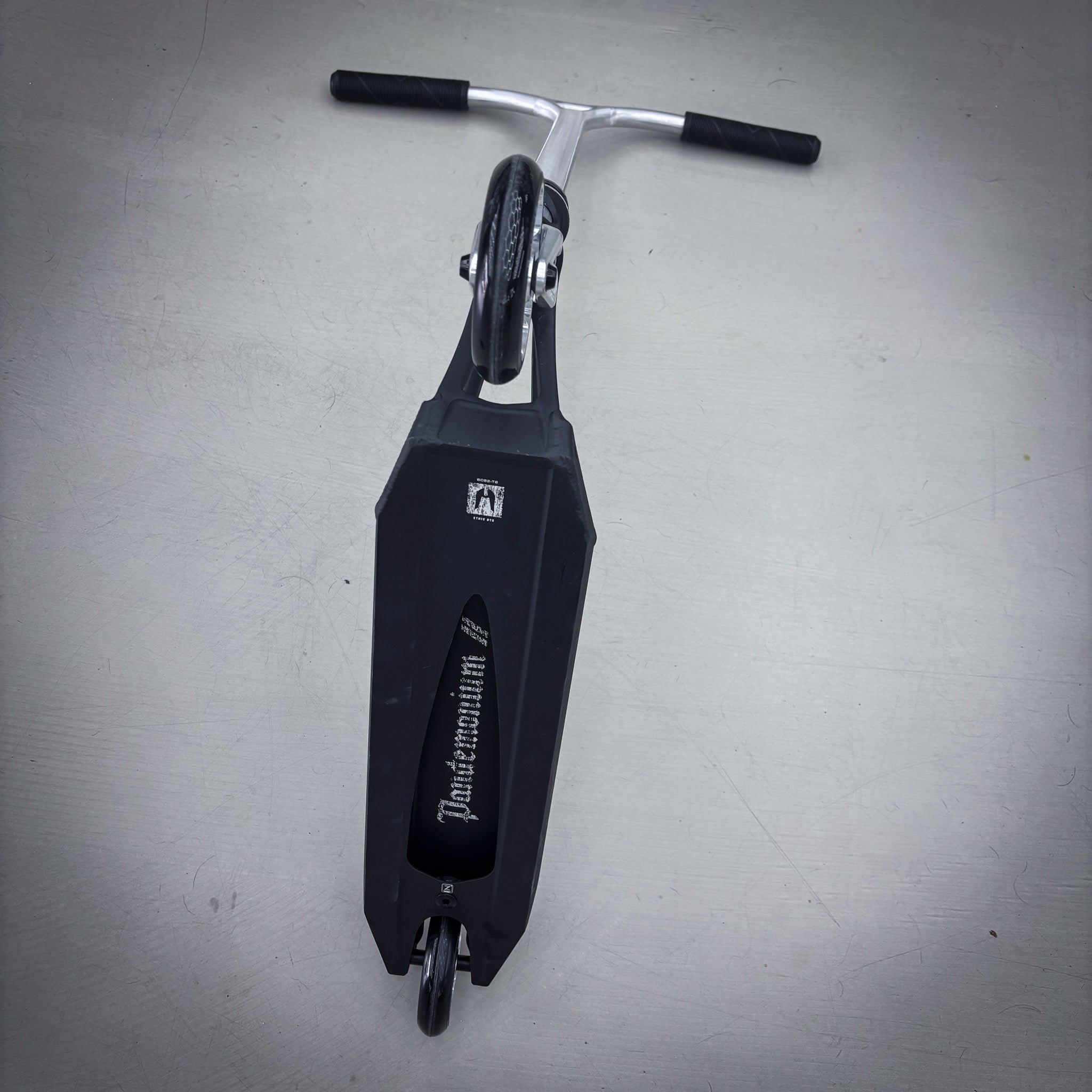 Ethic Pande Wolp Custom Build - Svart/Silver-ScootWorld.se