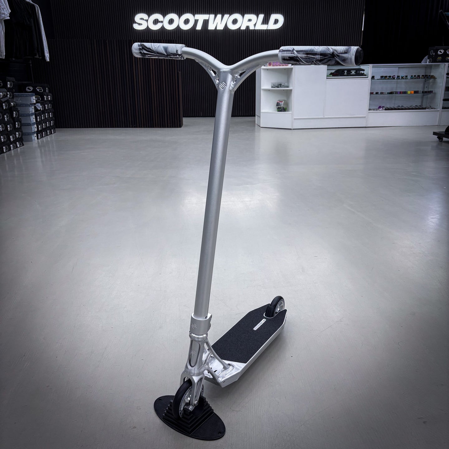 Striker Ethic Silver Custom Build - Silver-ScootWorld.se