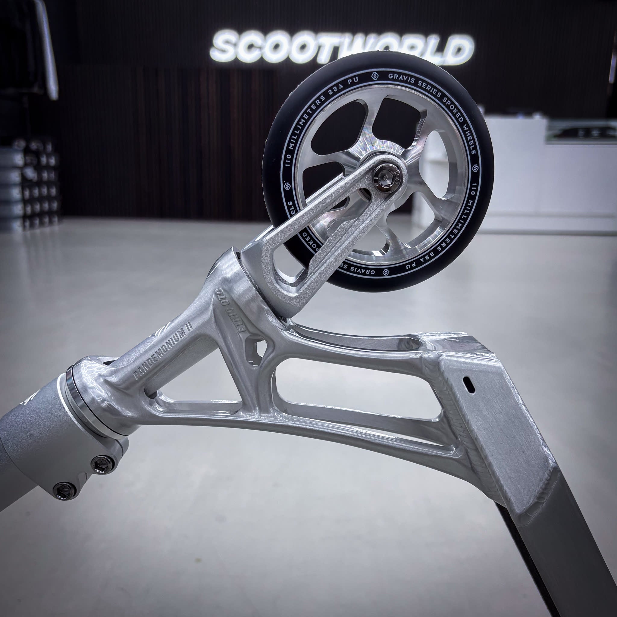 Striker Ethic Silver Custom Build - Silver-ScootWorld.se
