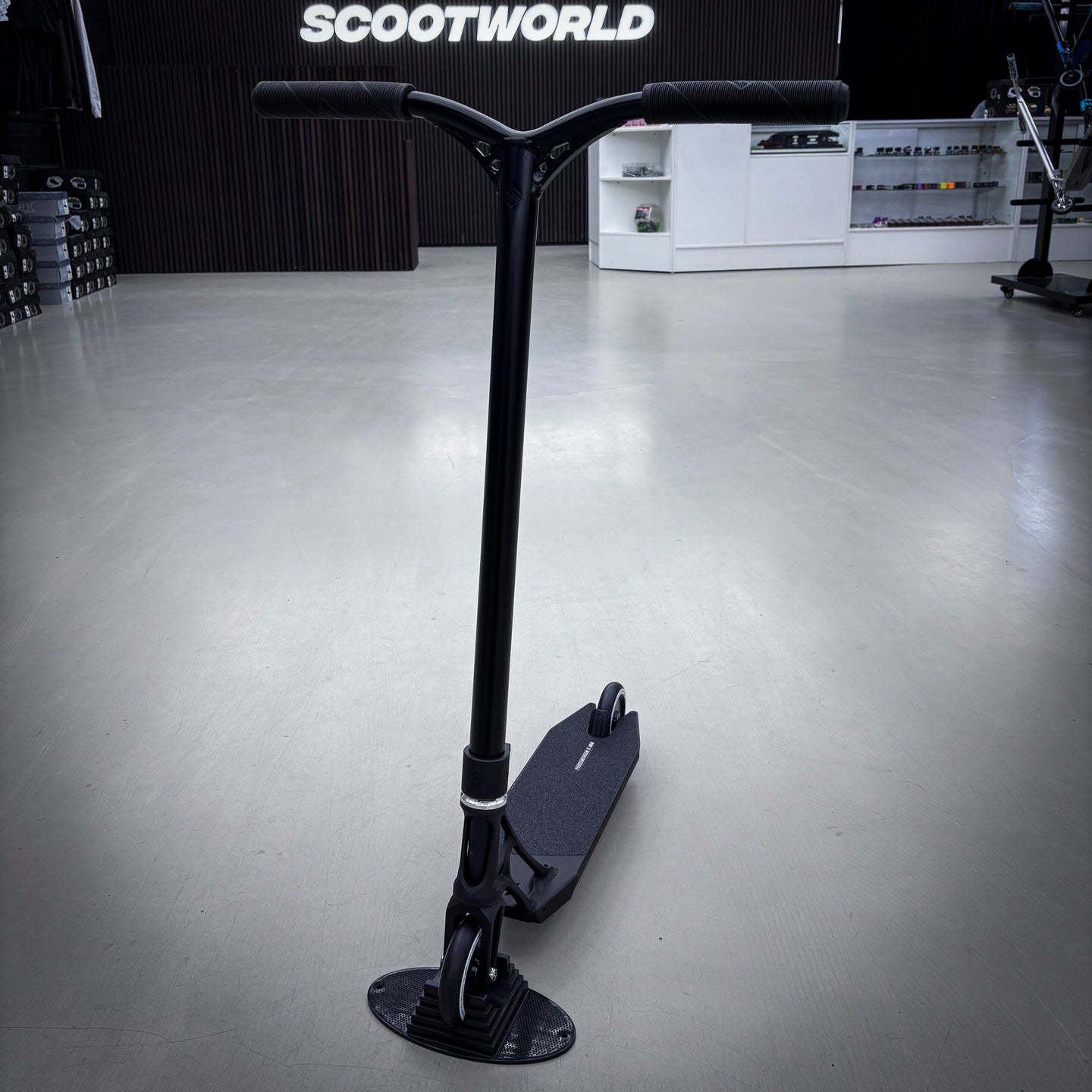 Striker Ethic Black Custom Build - Svart-ScootWorld.se