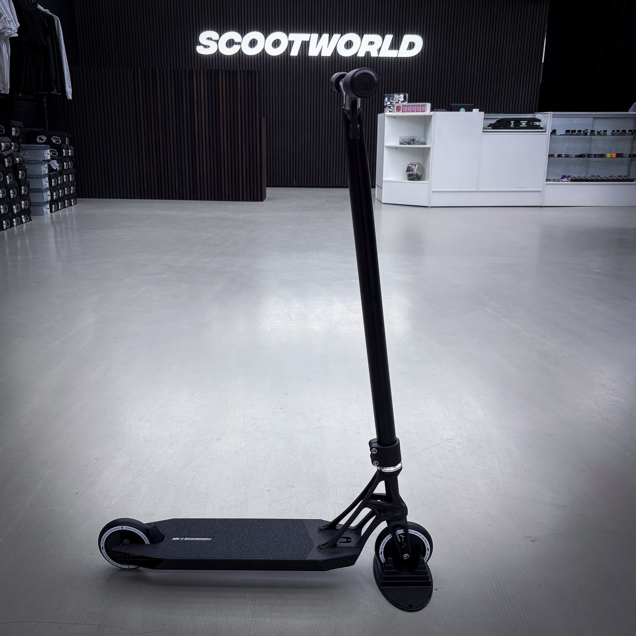 Striker Ethic Black Custom Build - Svart-ScootWorld.se