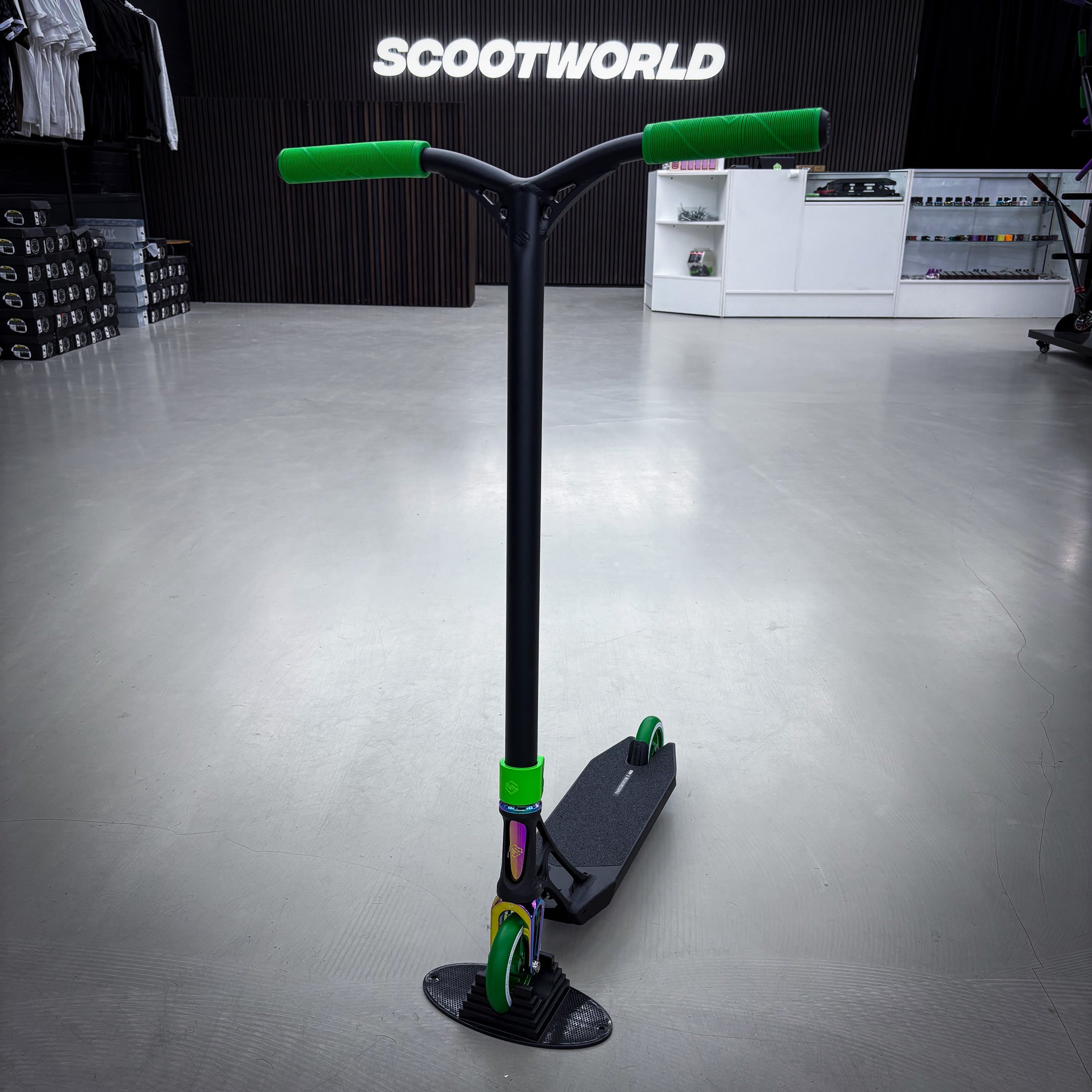 Striker Ethic Black/Green 460 Custom Build - Svart/Grön