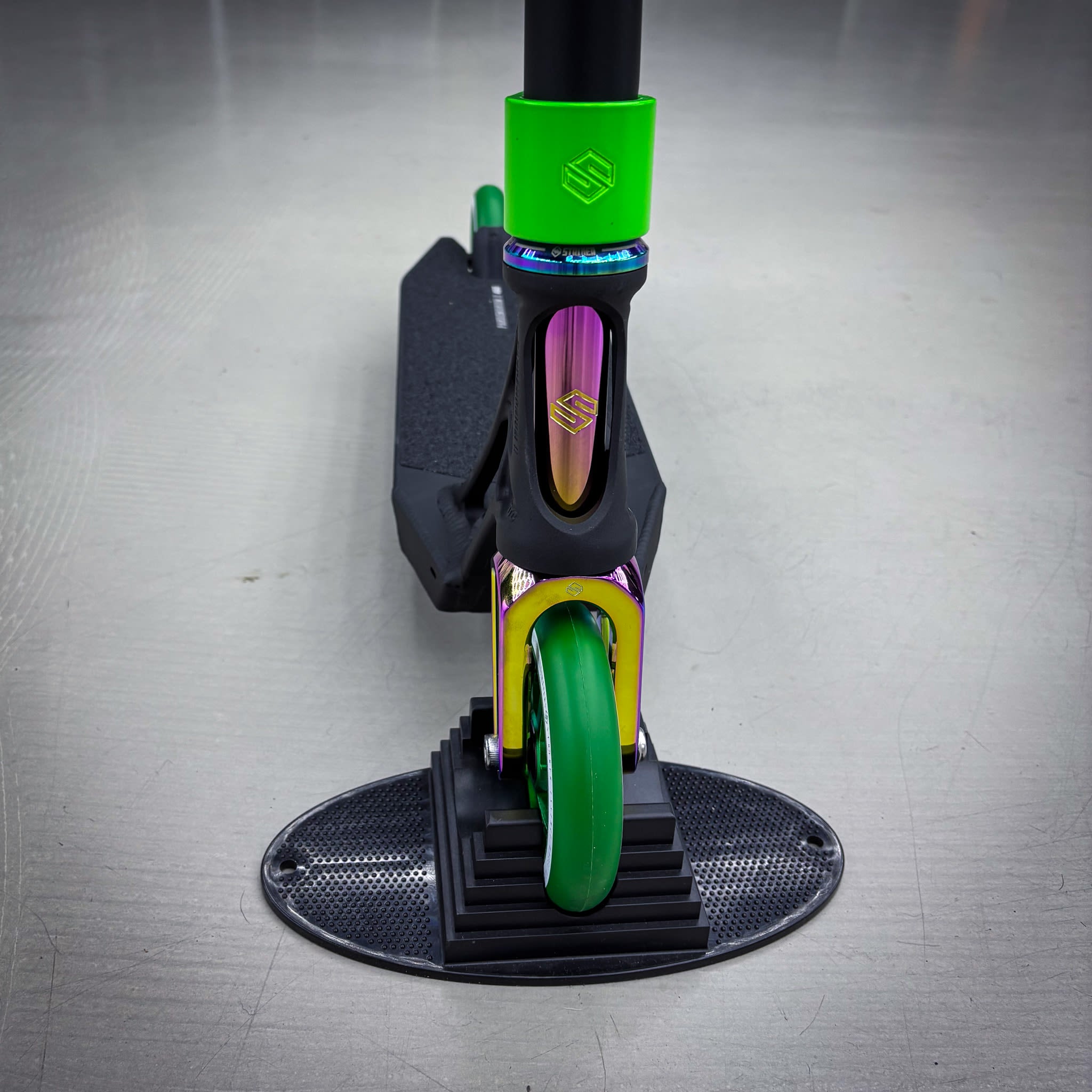 Striker Ethic Black/Green 460 Custom Build - Svart/Grön