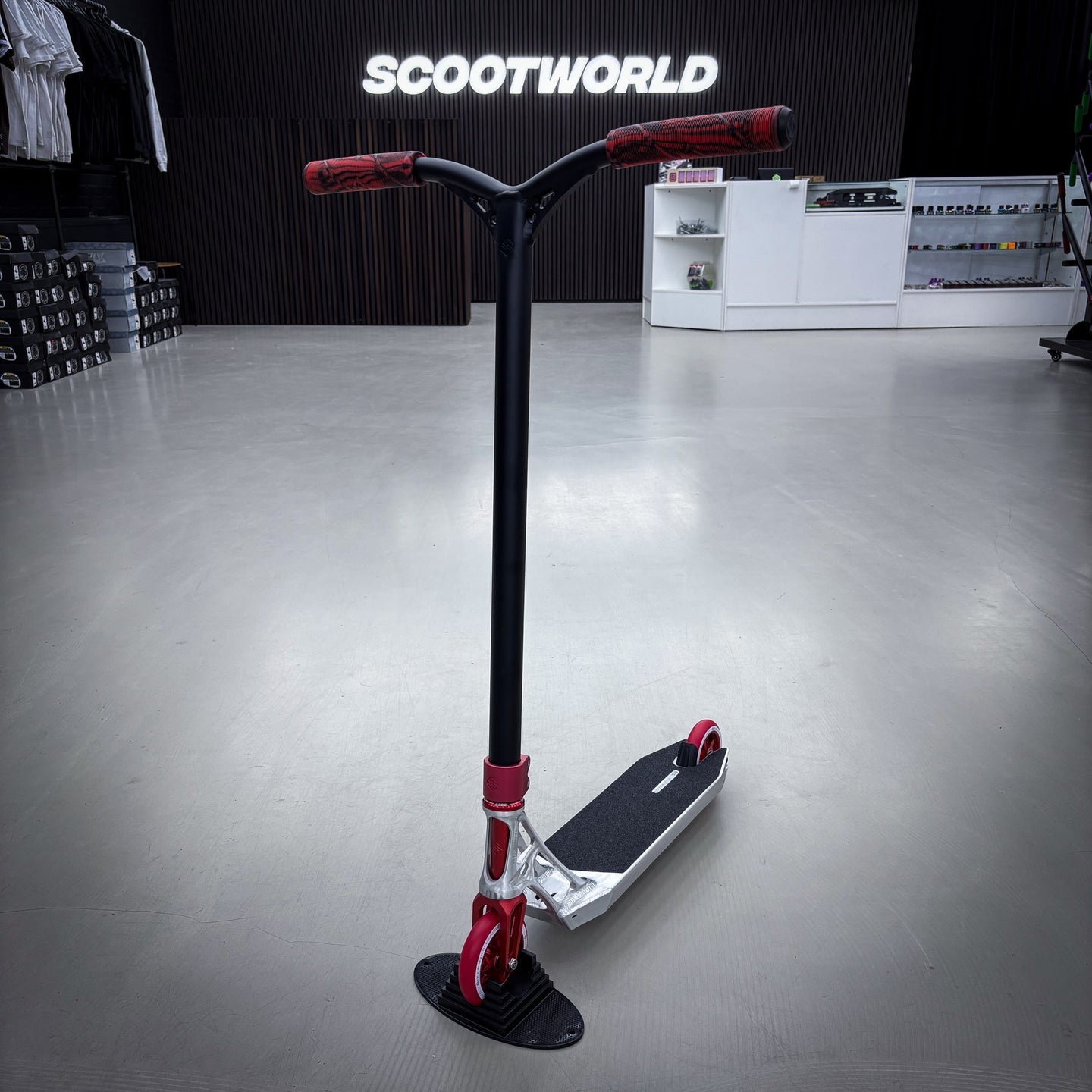 Striker Ethic Silver/Red 500 Custom Build - Svart/Röd