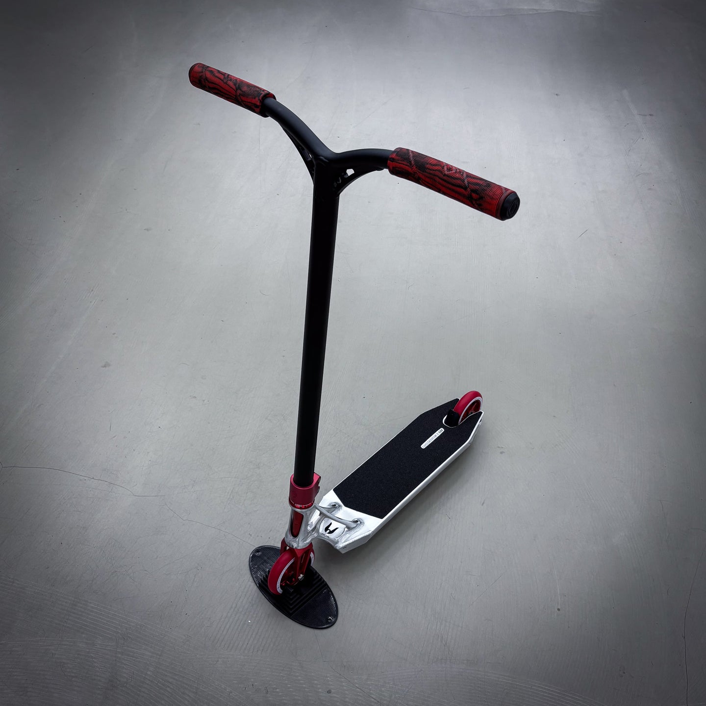 Striker Ethic Silver/Red 500 Custom Build - Svart/Röd