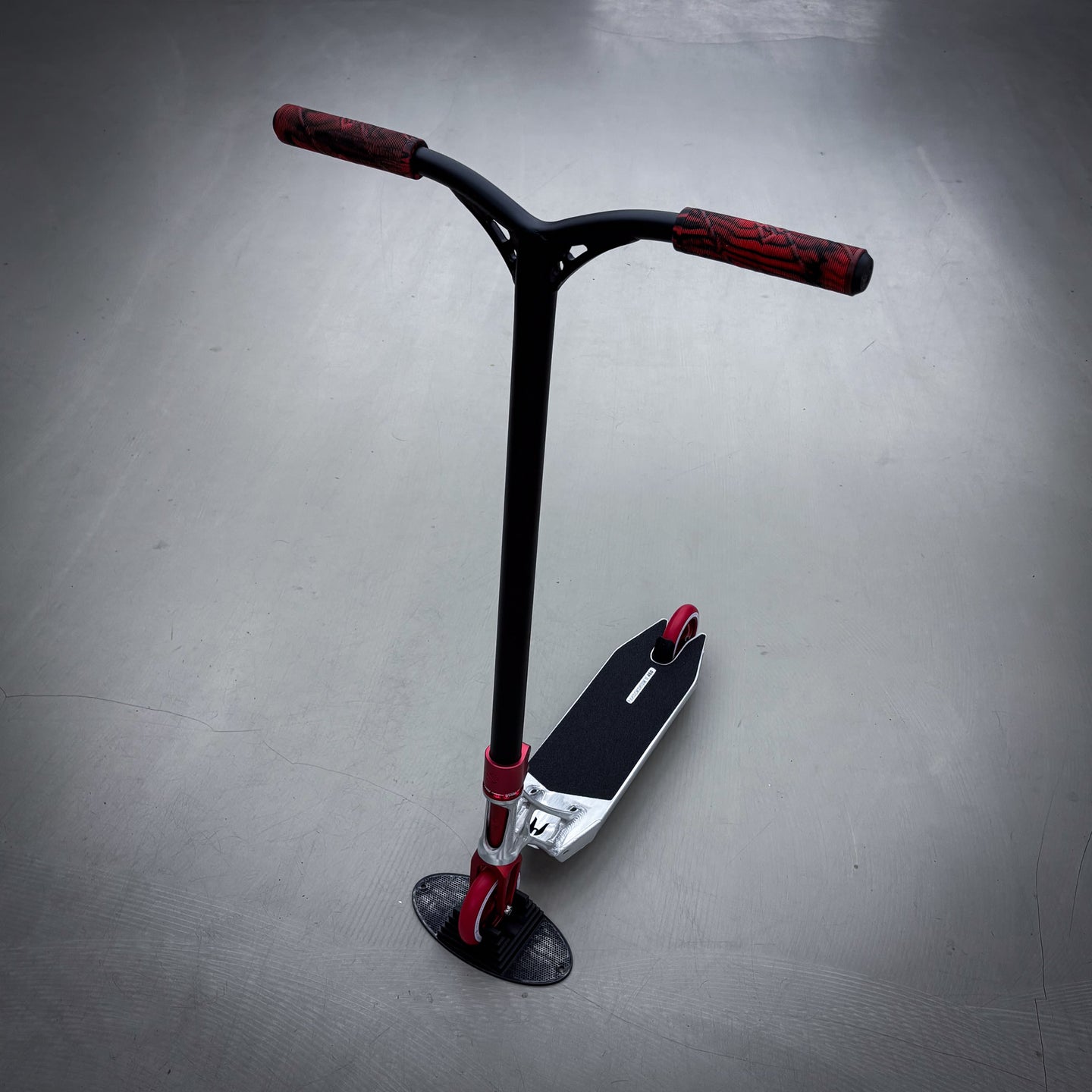 Striker Ethic Silver/Red 460 Custom Build - Svart/Röd