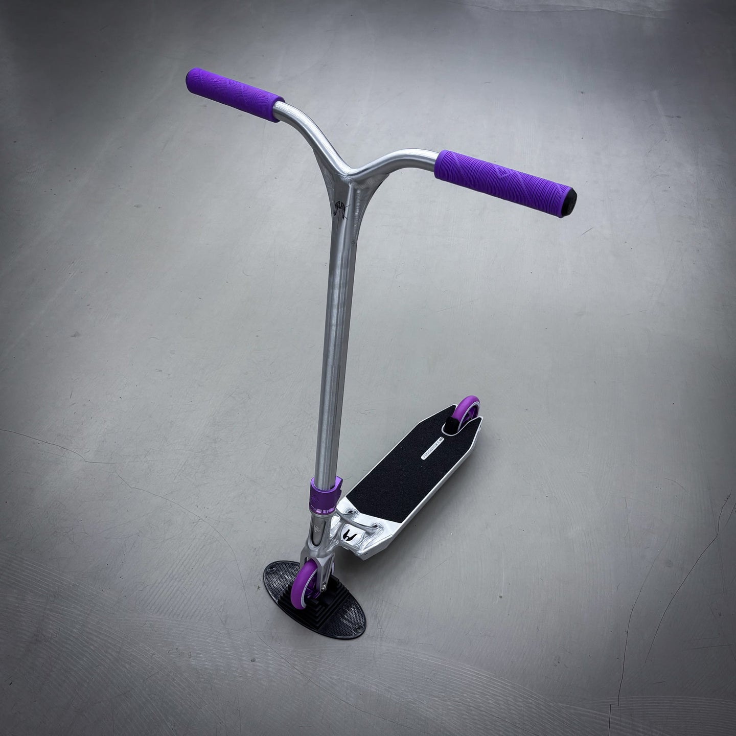 Striker Ethic Silver/Purple 460 Custom Build - Svart/Lila