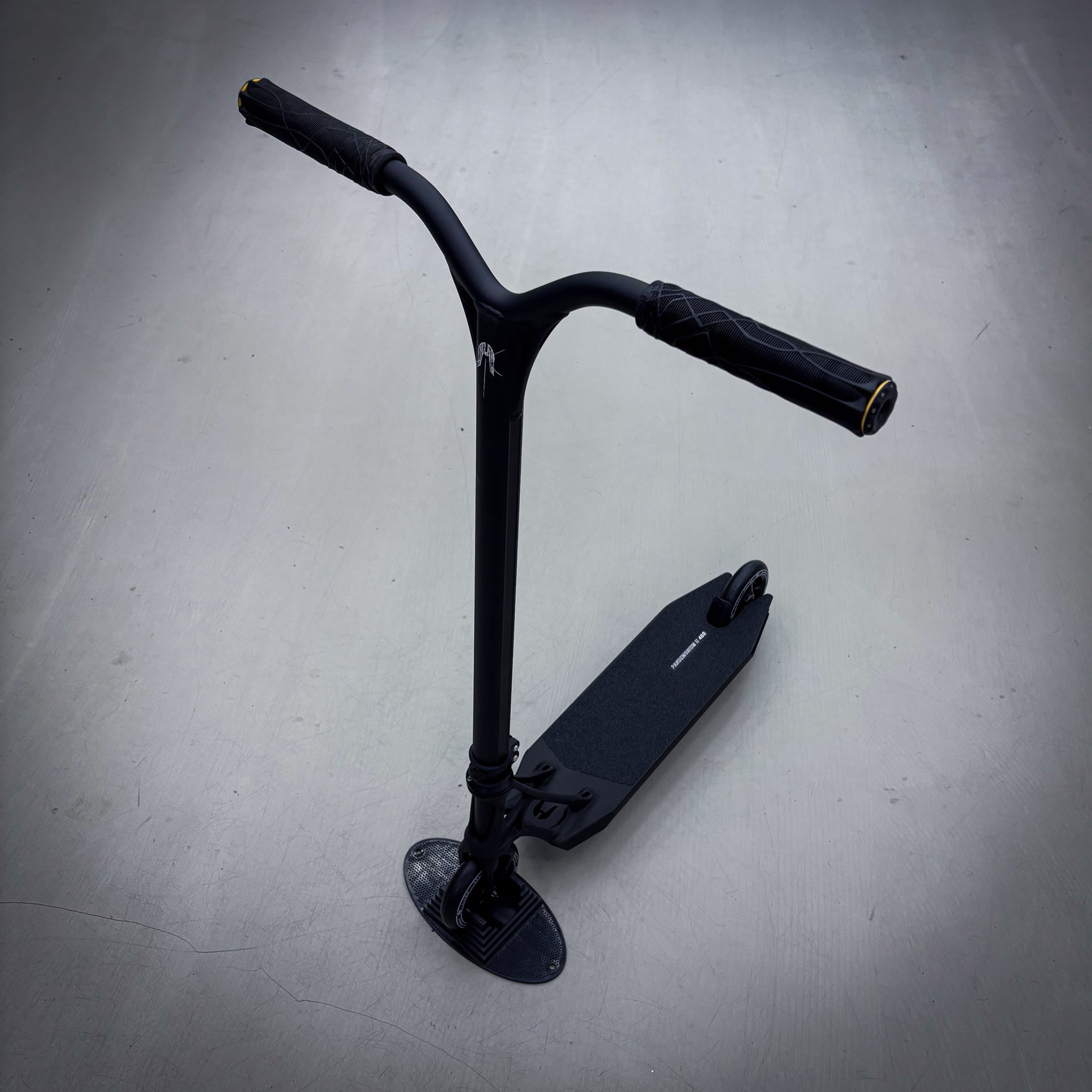 Ethic Black Custom Build - Svart