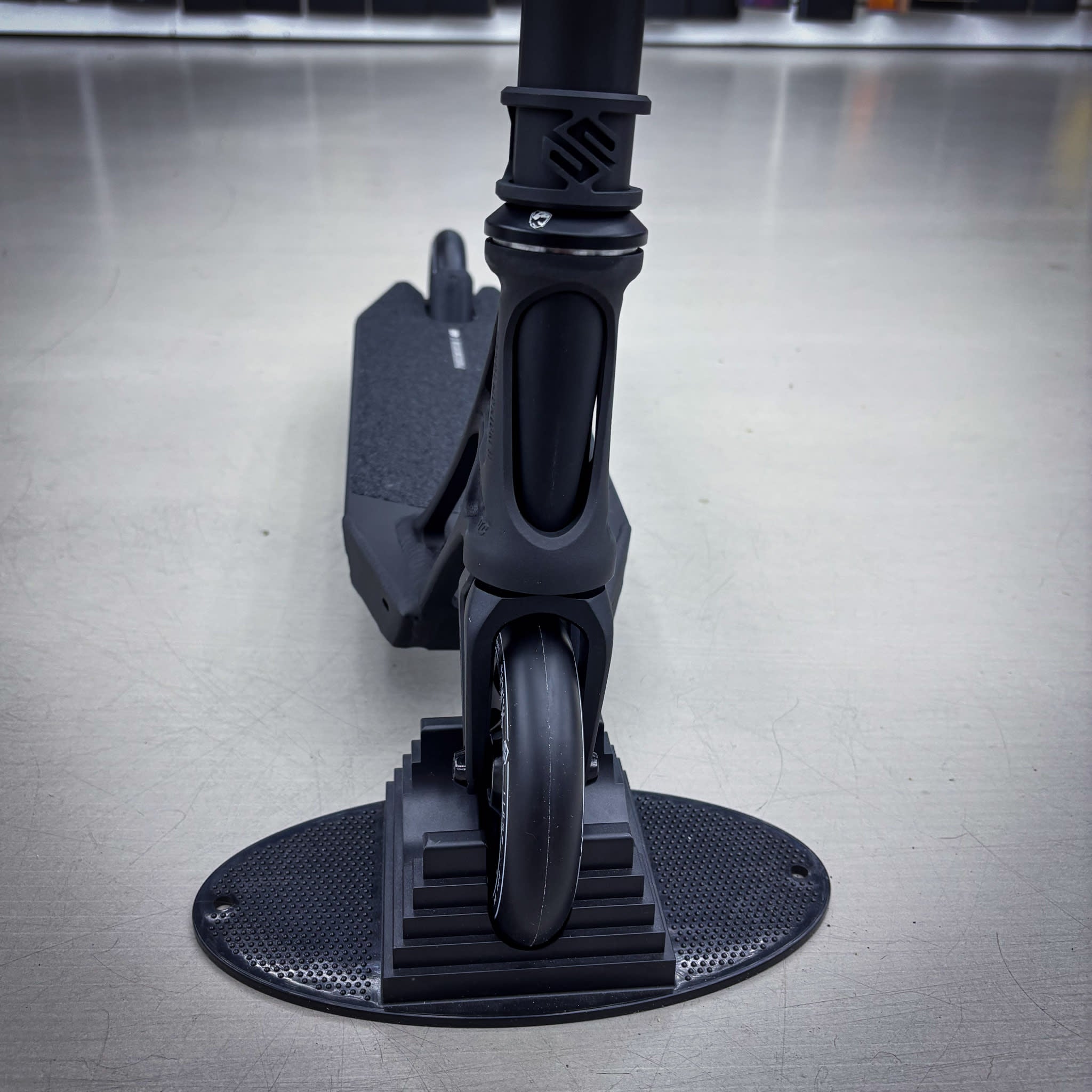 Ethic Black Custom Build - Svart