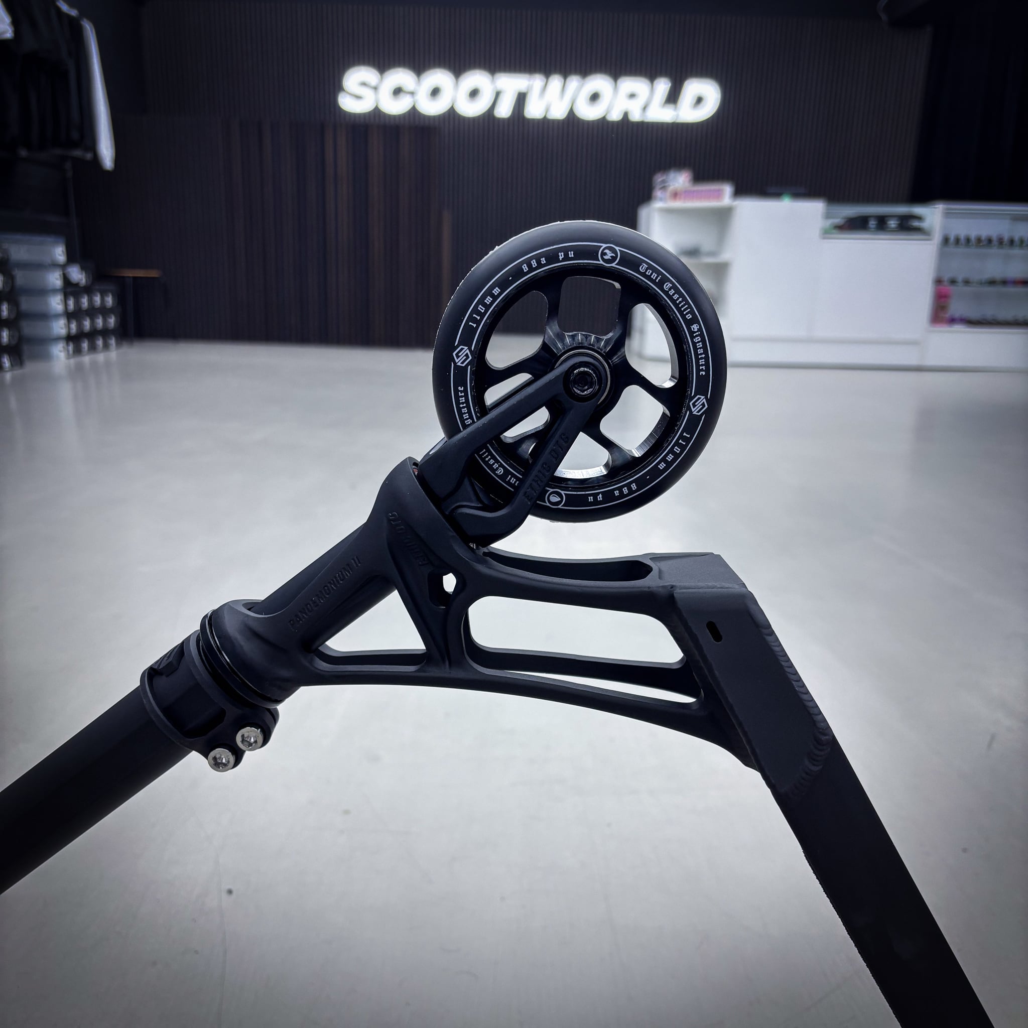 Ethic Black Custom Build - Svart
