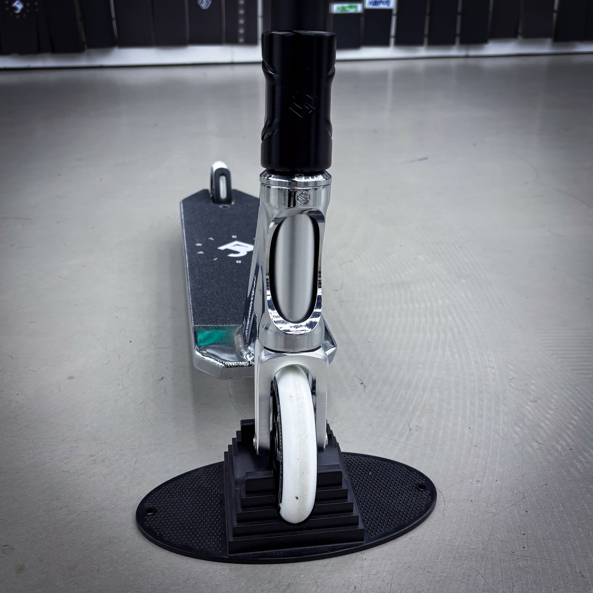 Striker Black/Chrome Custom Sparkcykel - Svart/Chrome-ScootWorld.se