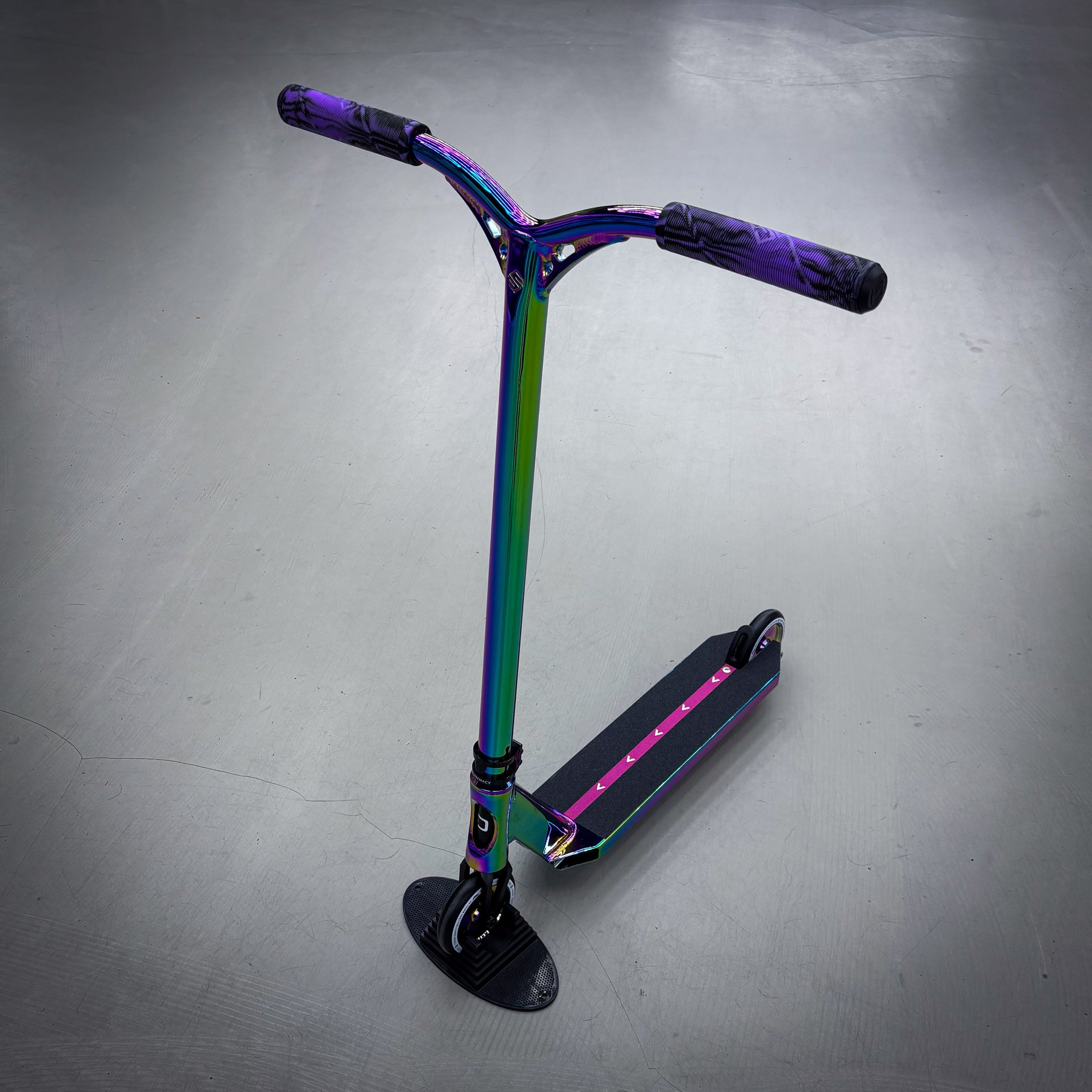 Striker Rainbow/Black Custom Sparkcykel - Rainbow/Svart-ScootWorld.se