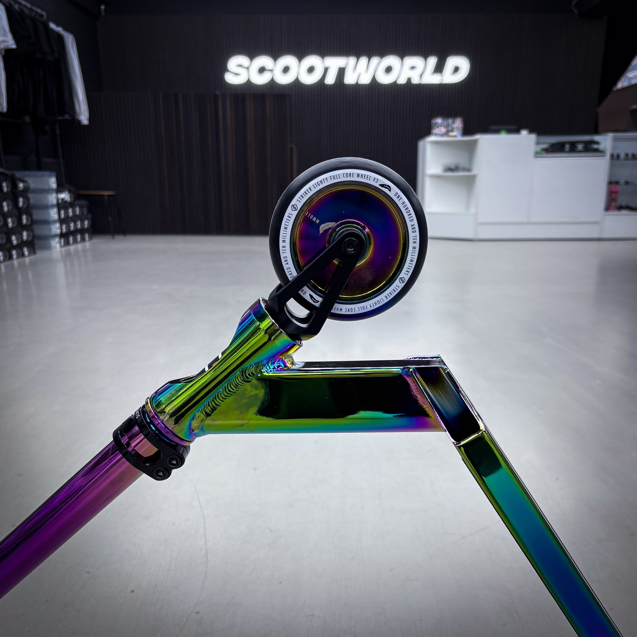 Striker Rainbow/Black Custom Sparkcykel - Rainbow/Svart-ScootWorld.se