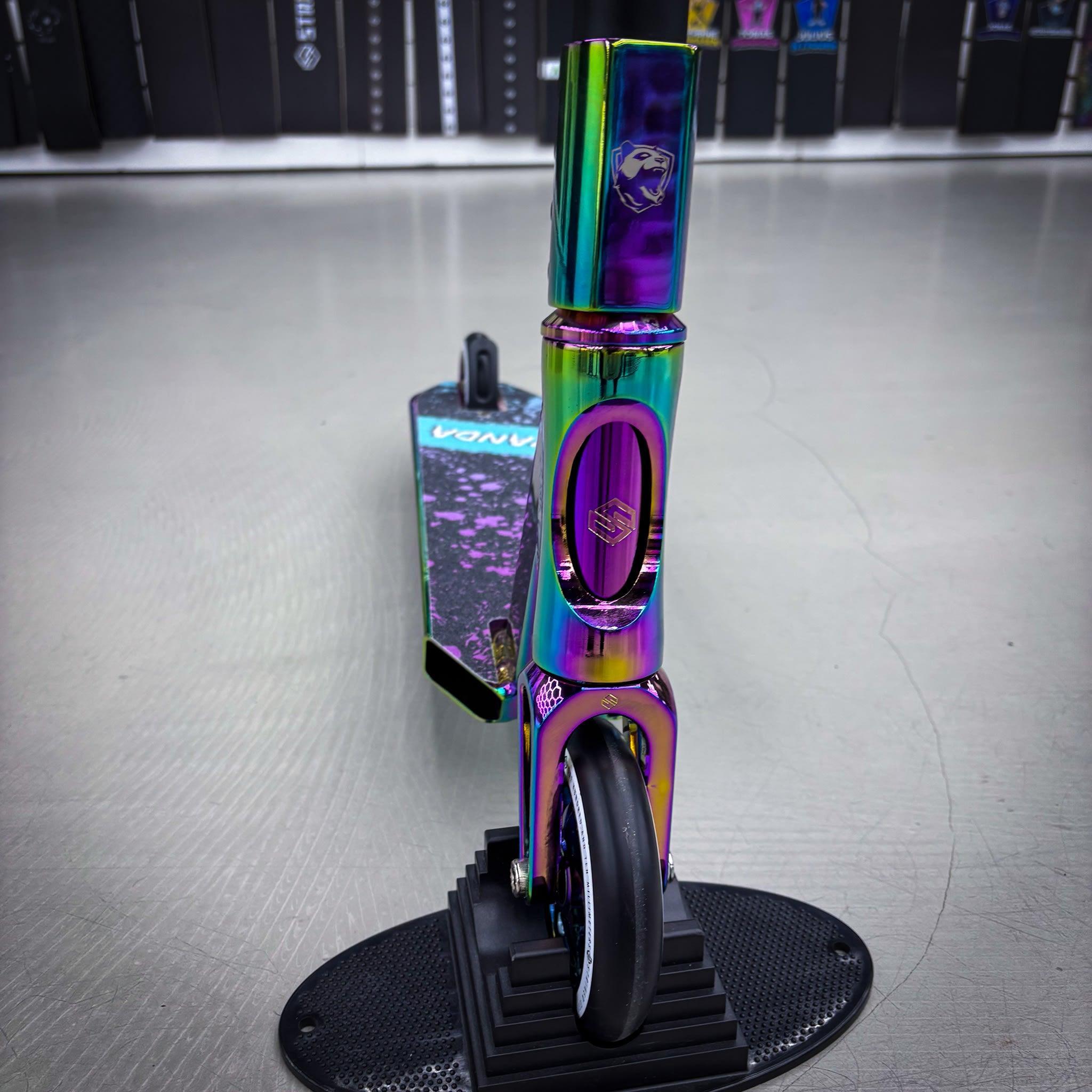 Striker Panda Rainbow Custom Sparkcykel - Rainbow/Svart-ScootWorld.se