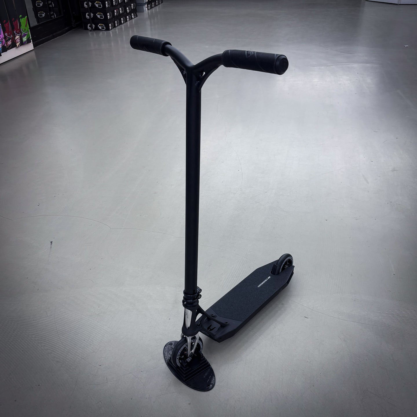 Striker Ethic Black Custom Sparkcykel - Svart-ScootWorld.se