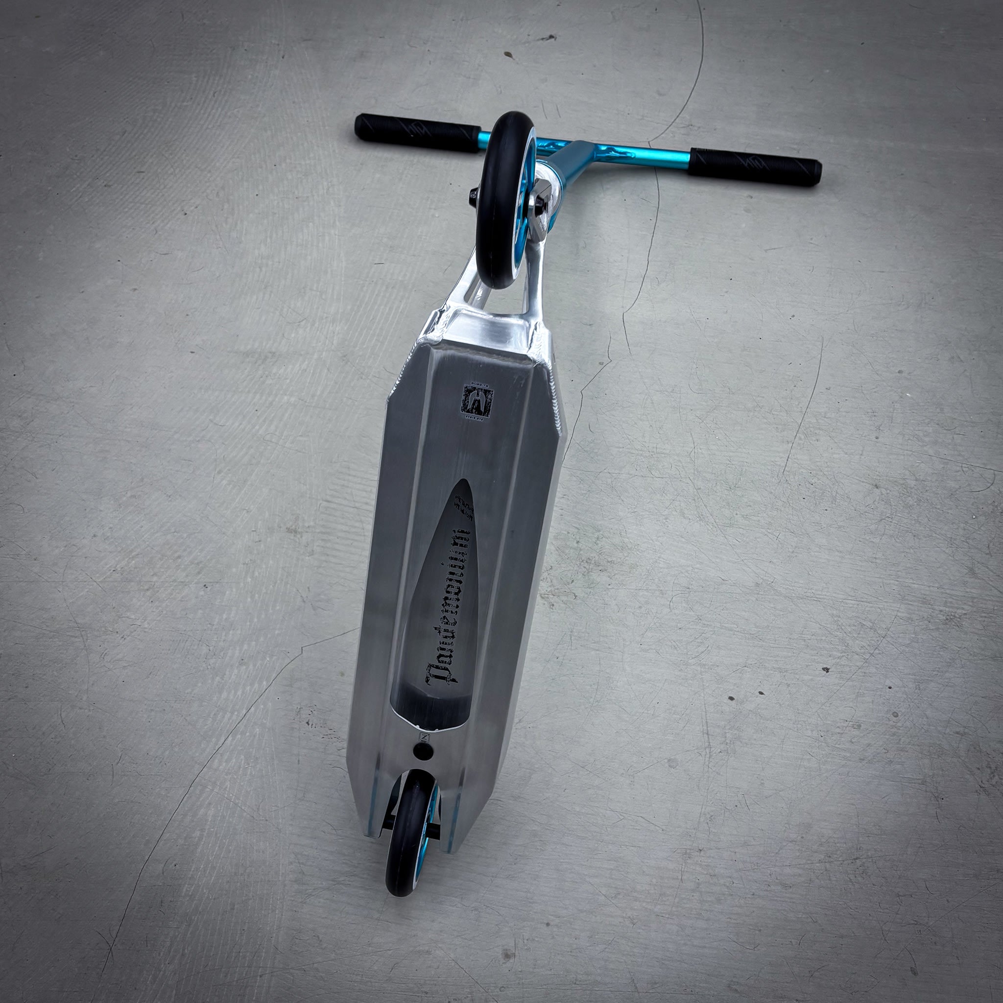 Striker Pande Raw/Teal Essence Custom Sparkcykel - Raw/Turkos-ScootWorld.se