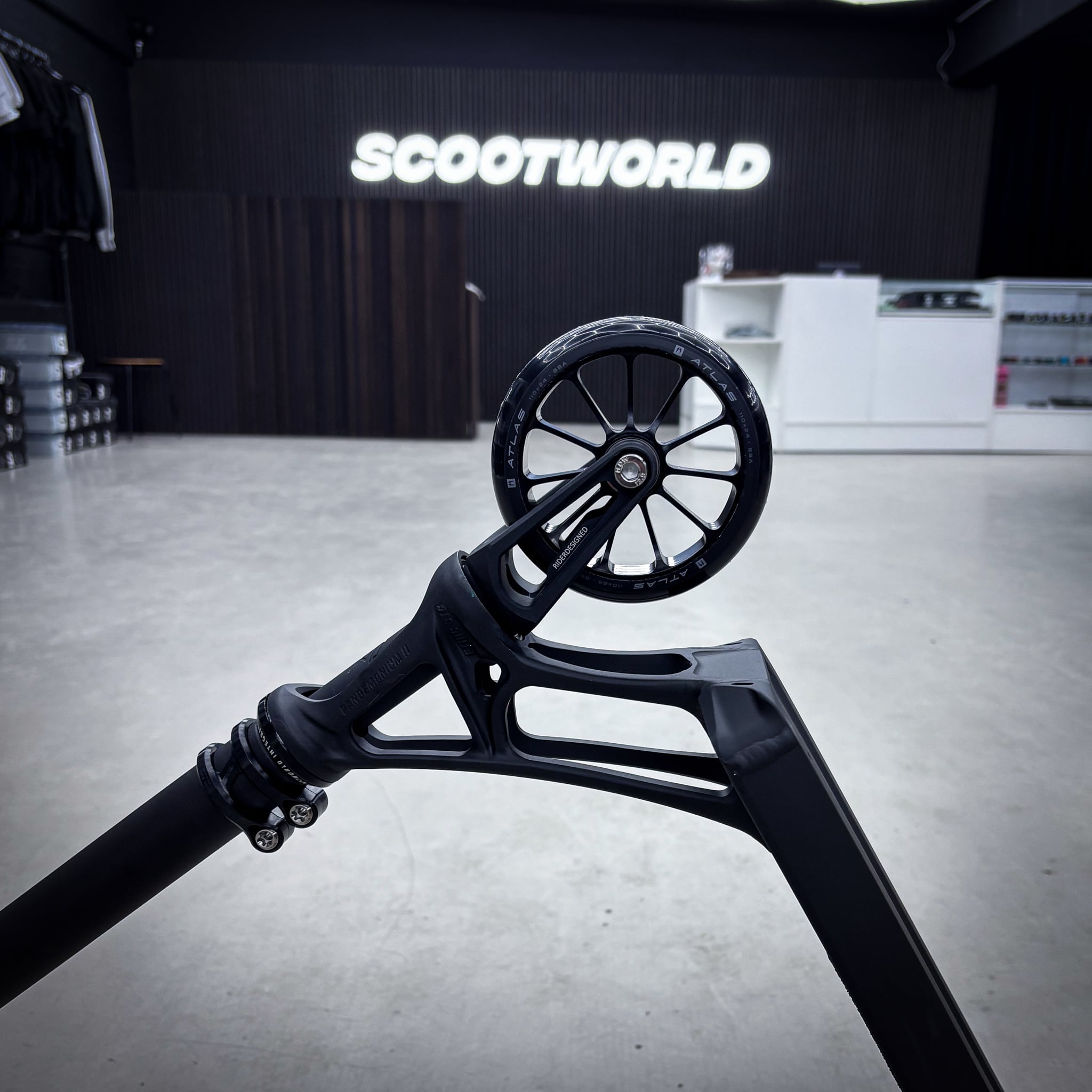 Striker Pande Boxed Black Custom Sparkcykel - Svart-ScootWorld.se