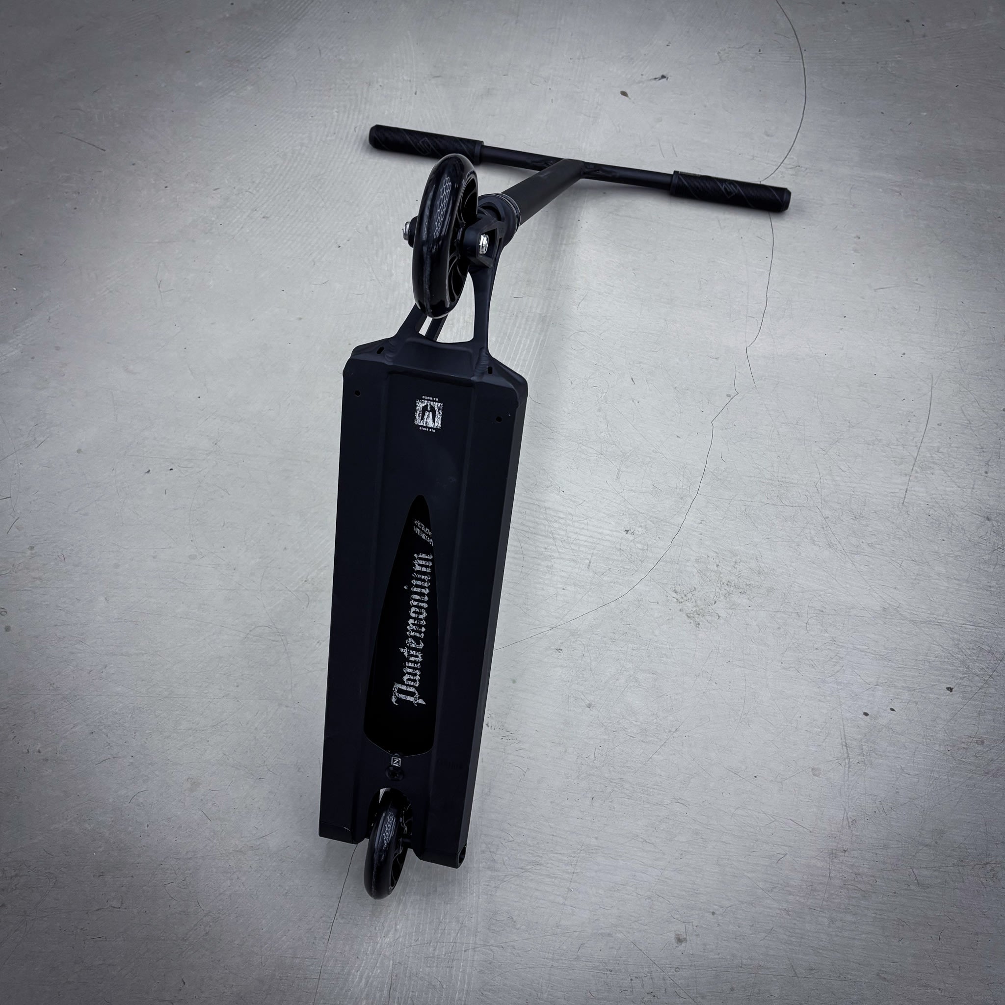 Striker Pande Boxed Black Custom Sparkcykel - Svart-ScootWorld.se