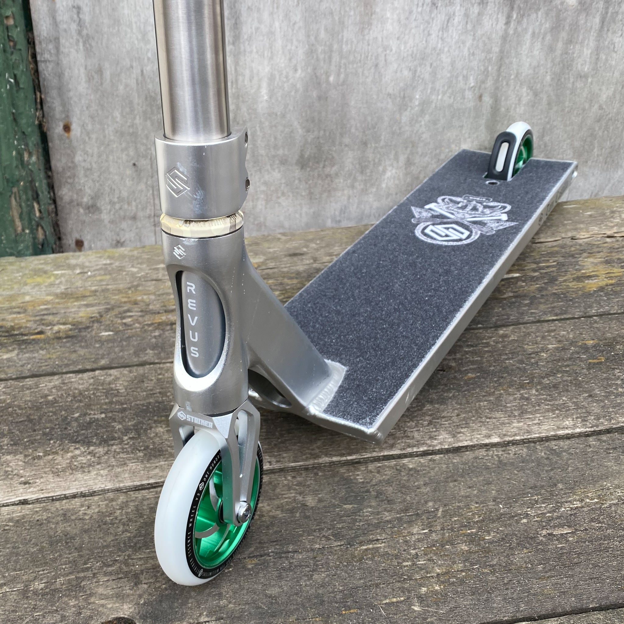 Striker Silver/Green Street Custom Build - Silver/Green-Trick sparkcyklar-ScootWorld.se