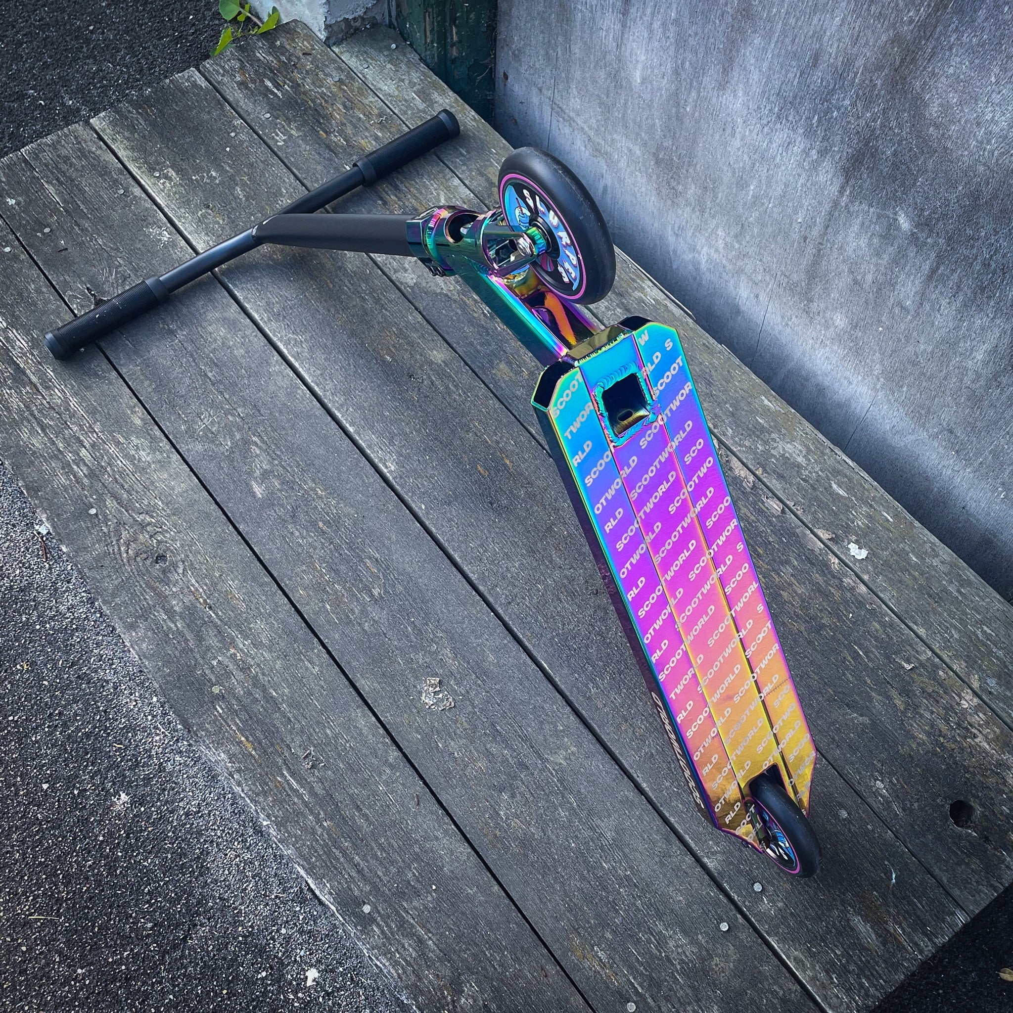 ScootWorld Rainbow Custom Build Trick Sparkcykel - Black/Rainbow