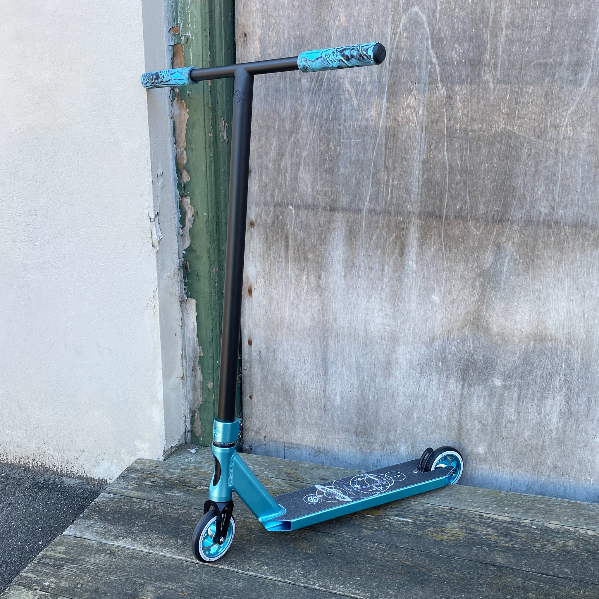 Striker Blue & Black Custom Build - Blue & Black-Trick sparkcyklar-ScootWorld.se